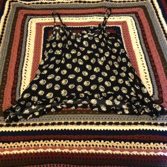 Torrid Plus Size Flowy Ruffley Daisy Tank Top - Size 1 - Picture 6 of 7